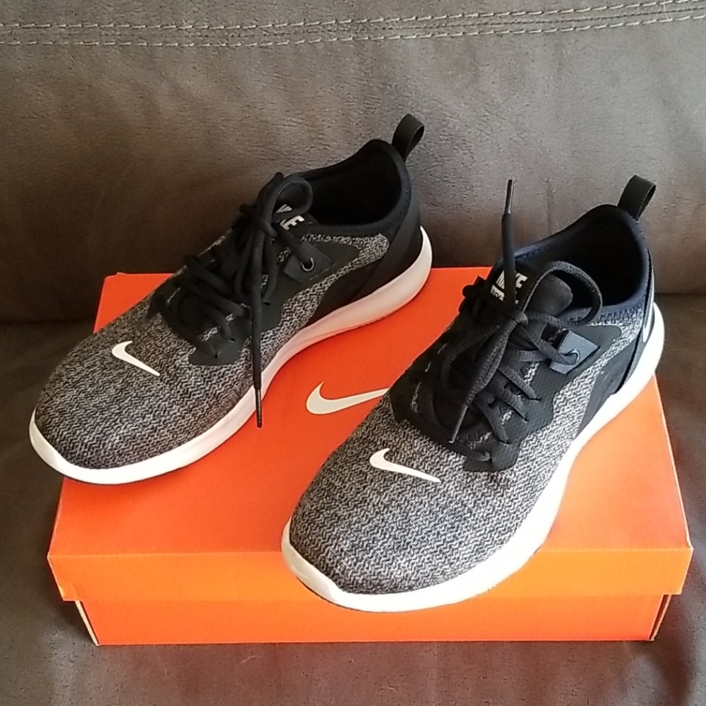 Nike Flex Experience RN10 sz 8